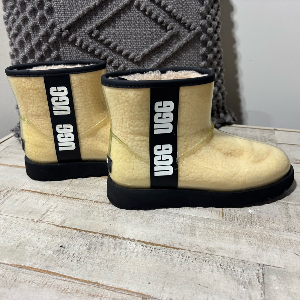 ❤️UGG Classic Clear Mini Boots-Sz 7 - Picture 2 of 8